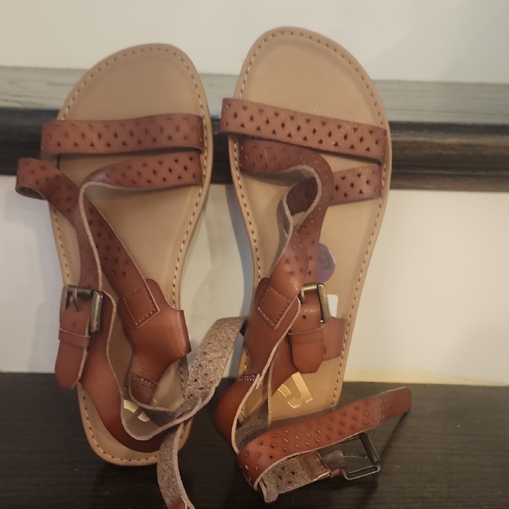 Reports Women's Brown Sandals New